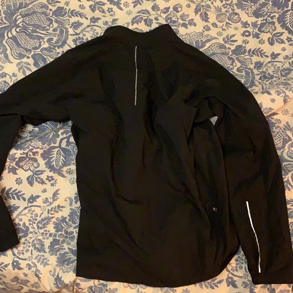 Lulu lightweight running jacket - Picture 2 of 4